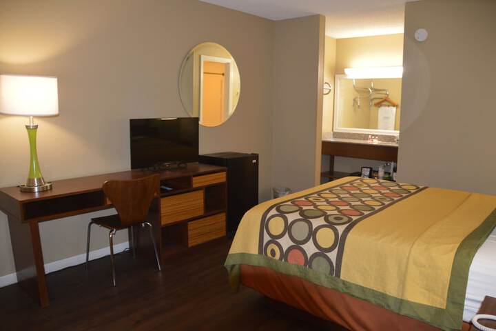 Room 28 of 33
