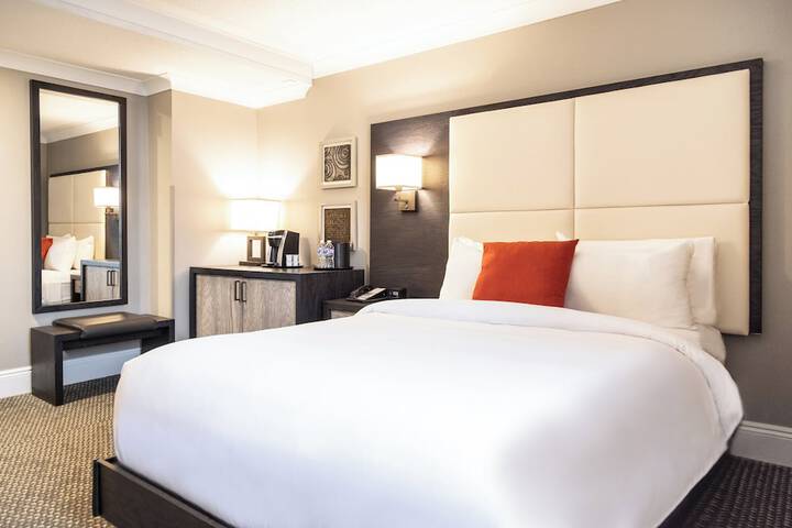 Crowne Plaza Fredericton-Lord Beaverbrook by IHG