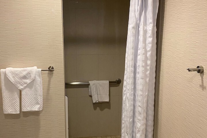 Room 19 of 48