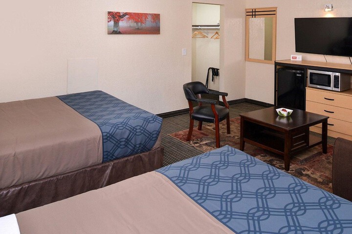 Room 8 of 26