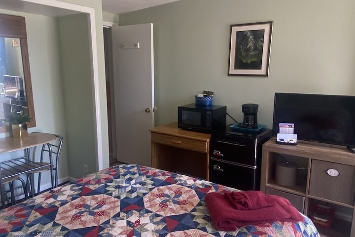 Room 105 of 177