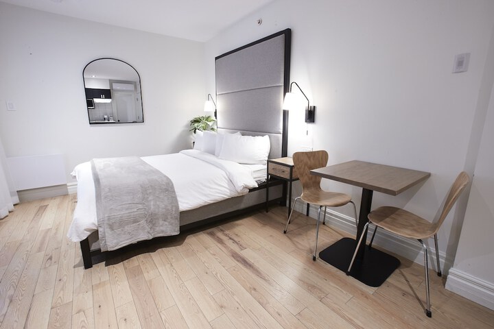 Room 52 of 112