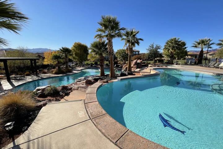 Entire Home Paradise Pools 2 King Suites