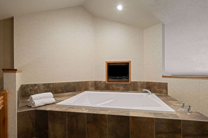 Hot Tub 79 of 83