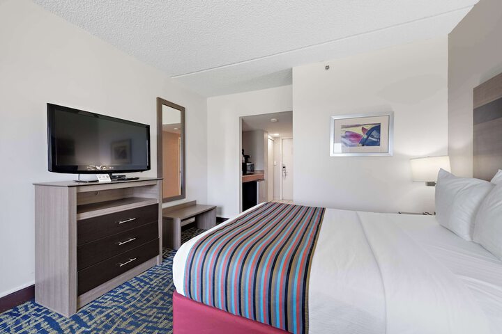 Room 27 of 48