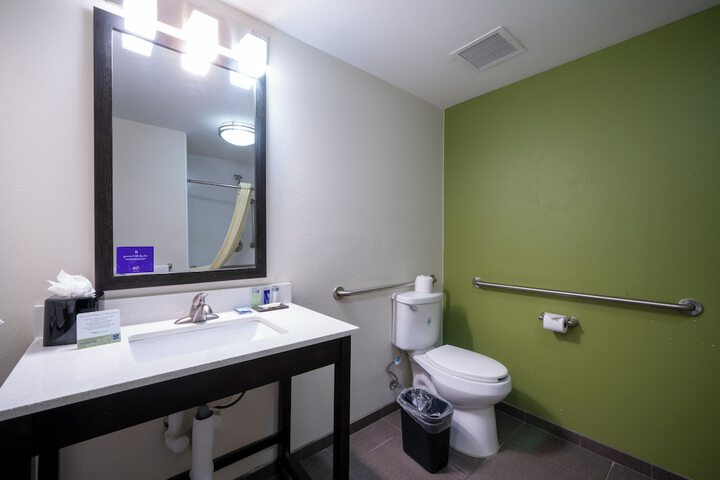 Room 20 of 32
