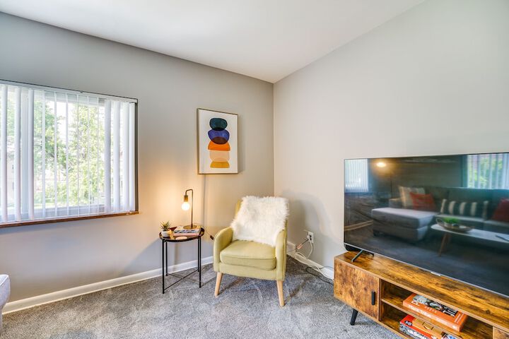 Pet-friendly Vacation Rental Apt Near Bishop Park!
