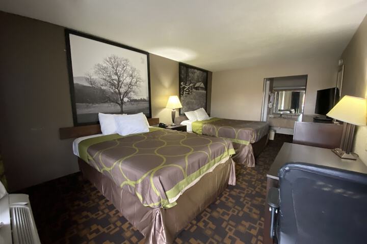 Room 9 of 18