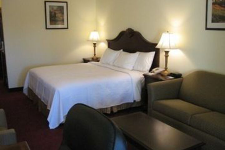 Settle Inn & Suites Linn Missouri