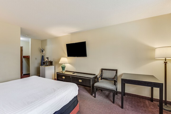Econo Lodge Whitehall near Michigans Adventure