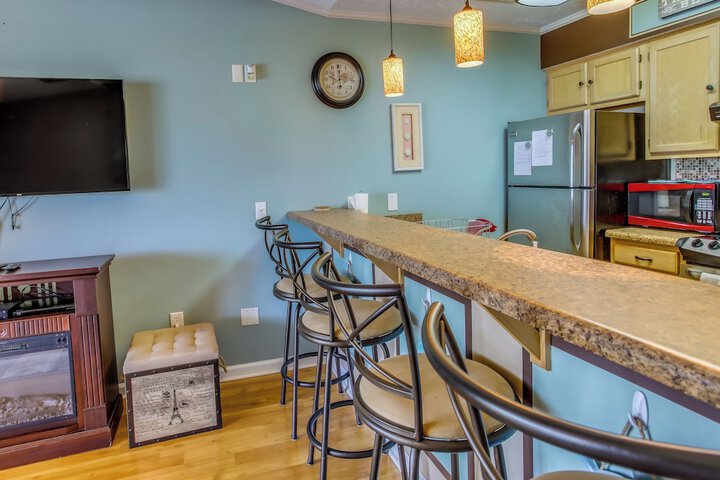 Little River Condo w / Community Pool & Hot Tub!
