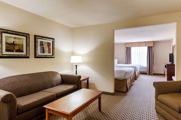 Quality Suites Huntsville Near University