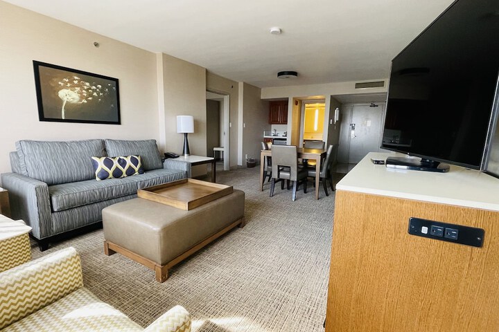 DoubleTree by Hilton Fresno Convention Center