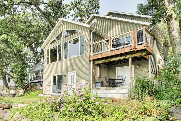 Spacious Edgerton Home w / Private Beach & Views!