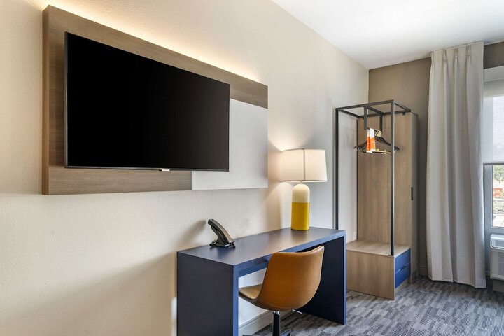 Room 29 of 35