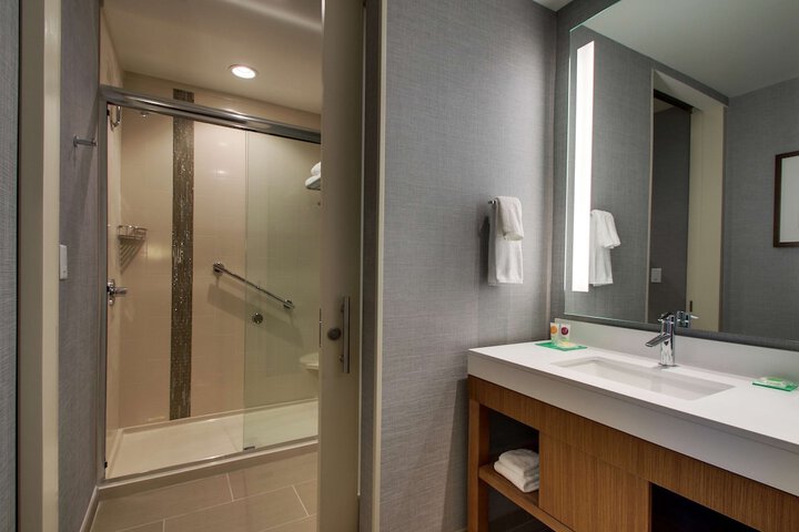 Room 32 of 113