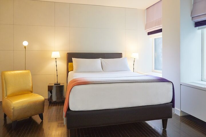 Room 32 of 60