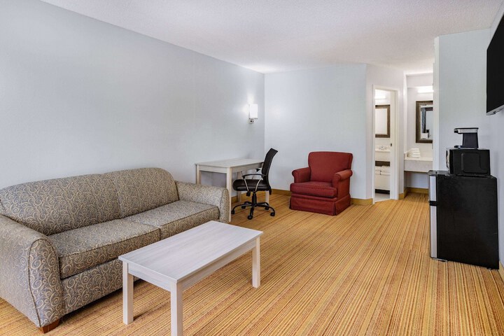 Room 15 of 28