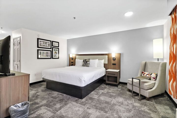 Room 43 of 77