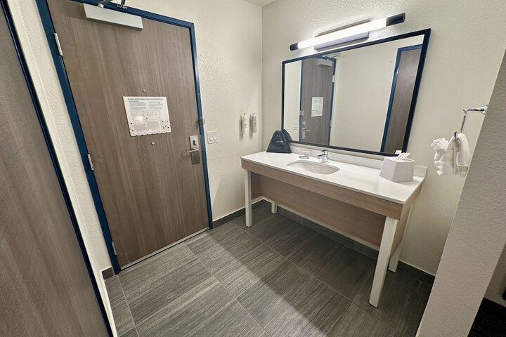 Room 28 of 58