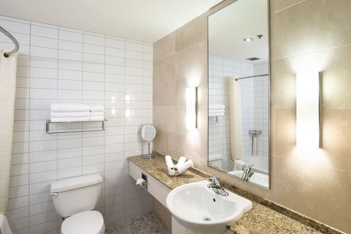 Le Square Phillips Hotel & Suites