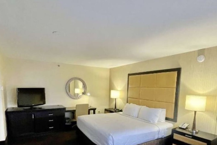 Room 11 of 25