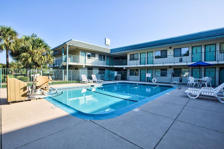 Pool 6 of 29