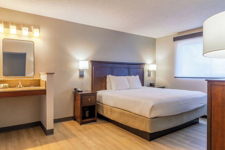 Best Western The Inn at Sharon / Foxboro