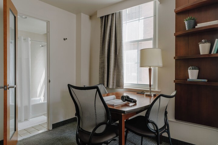 Room 22 of 38
