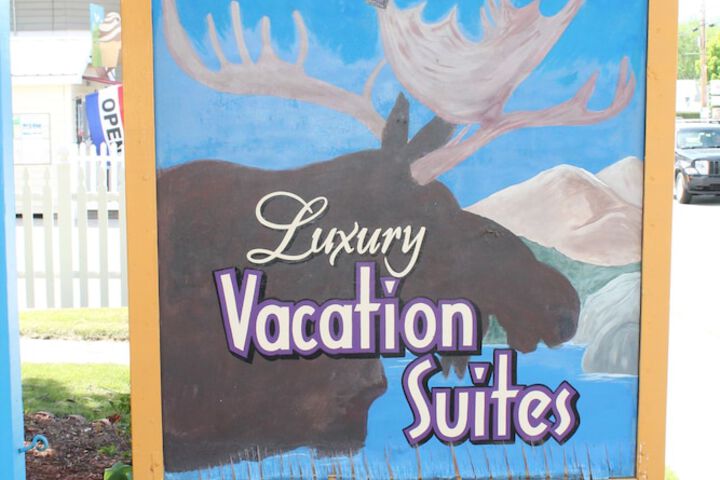 Strictly Moose Luxury Vacation Suites