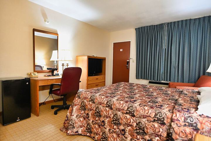 Room 6 of 12