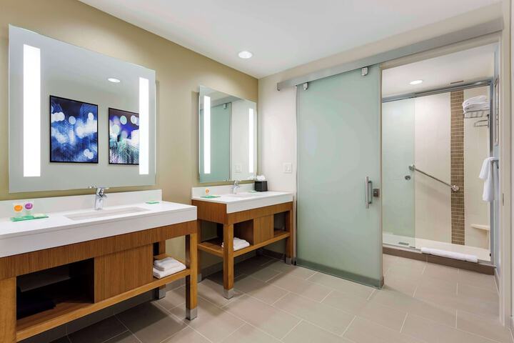 Room 16 of 25