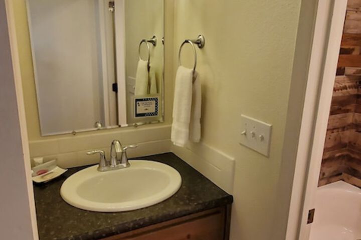 Room 182 of 235