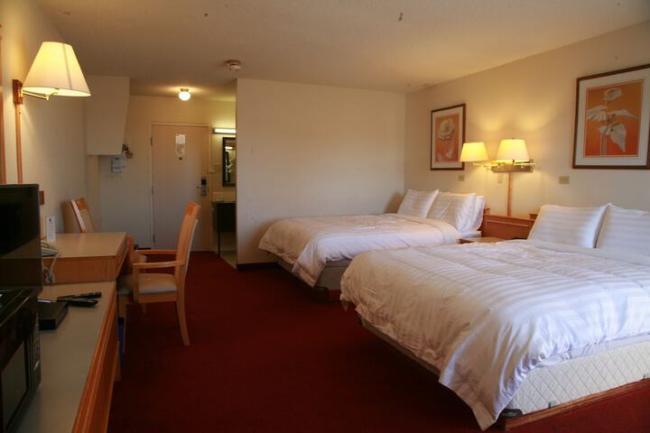 Room 11 of 28