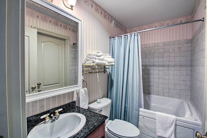 Nestlenook Victorian Condo 6 Mi to Attitash!