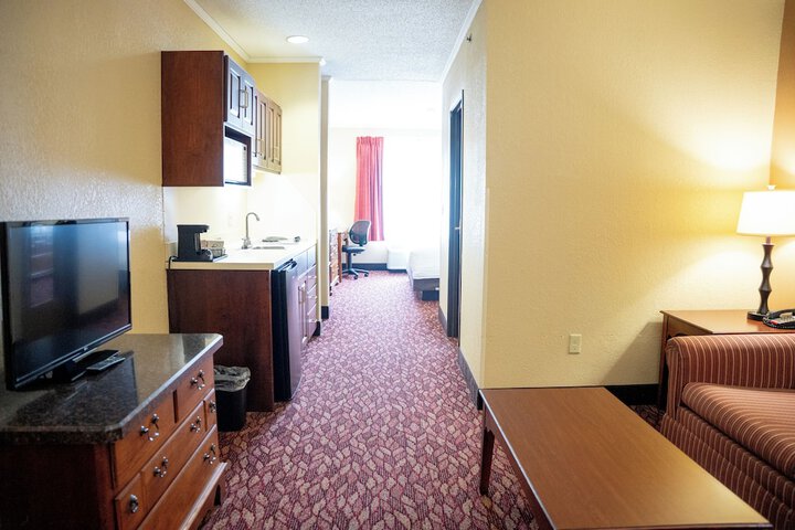 Coshocton Village Inn and Suites