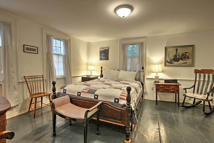 Historic Huntington Home - Walk to Westfield River
