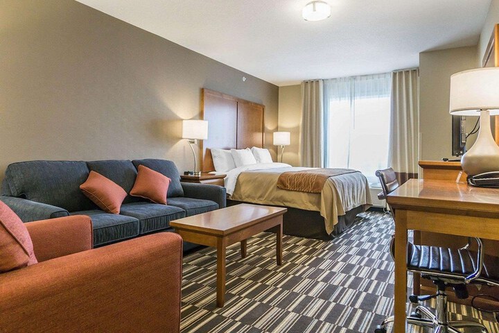 Comfort Inn & Suites Edmonton International Airport