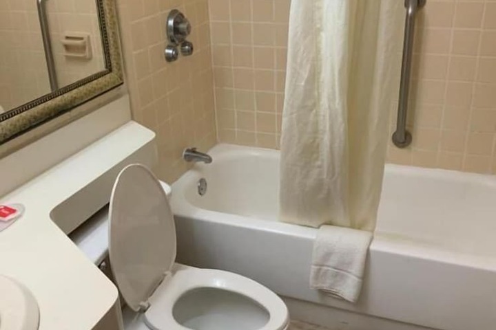 Perry Inn & Suites National Fairground I 75