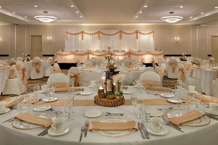 Embassy Suites by Hilton Milwaukee Brookfield