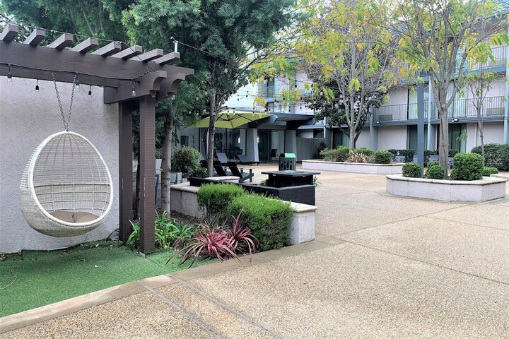Hotel Exterior 66 of 68