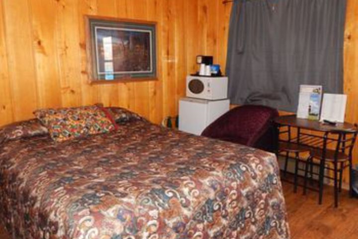 Brookside Motel