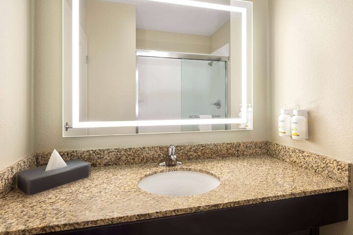 Room 15 of 28
