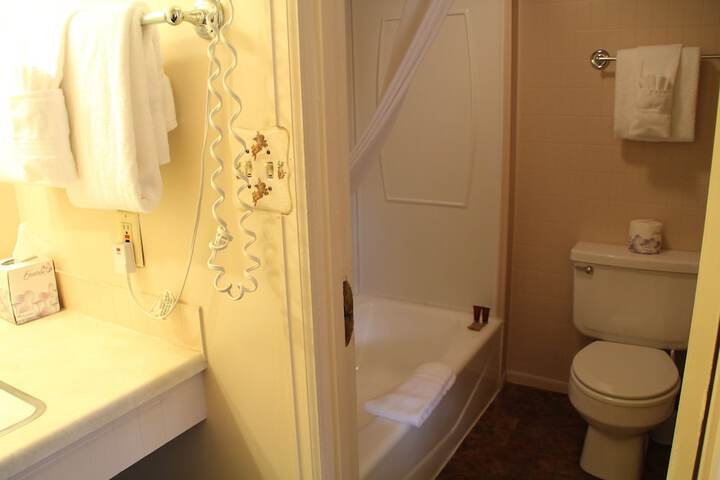 Room 104 of 175