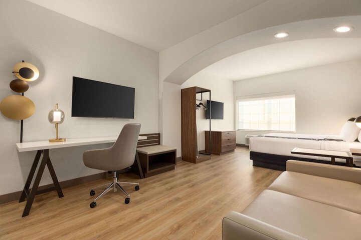 Room 35 of 63