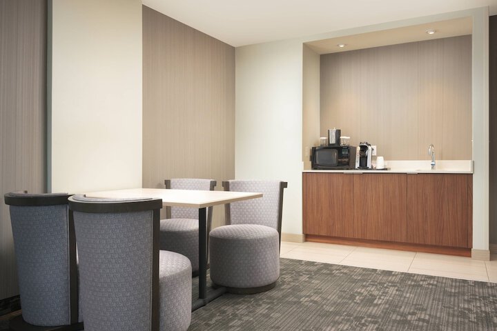 Room 32 of 51