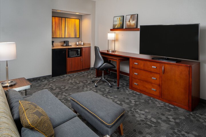Room 11 of 25