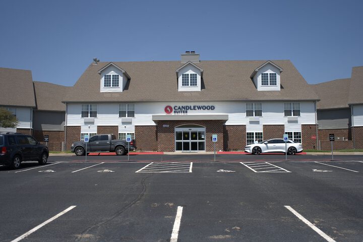 Hotel 7 of 64