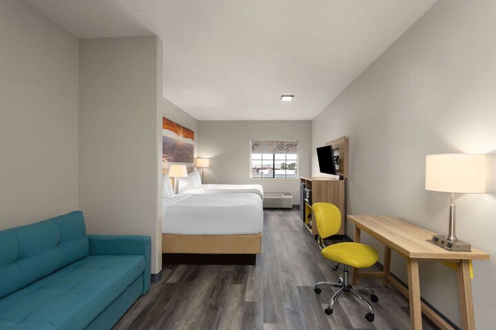 Room 100 of 143