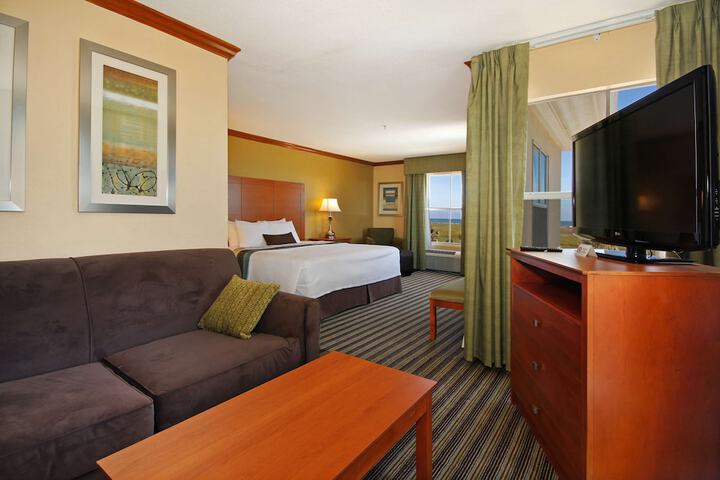 Room 11 of 20